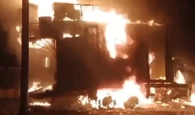 Protest, PTI, Imran Khan, Red Zone, Islamabad, Arrests, Crackdown, Political Unrest, Bushra Bibi, Ali Amin Gandapur, Pakistan Politics, Security Forces, Tear Gas, Police Operation, Political Demonstration, Mass Arrests, Islamabad Lockdown.