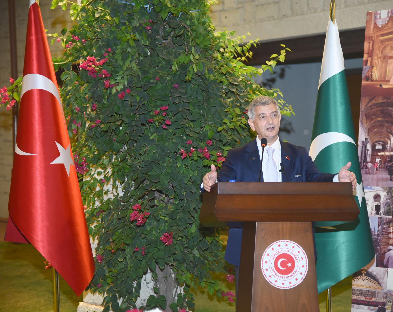 Turkiye announces Scholarships for Pakistani Students
