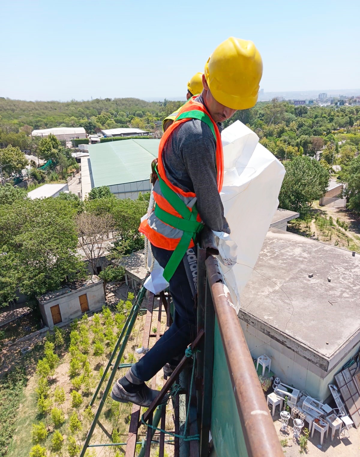 Unilever Pakistan Launches Industry-First Safety Initiative for Outdoor Advertising Workers