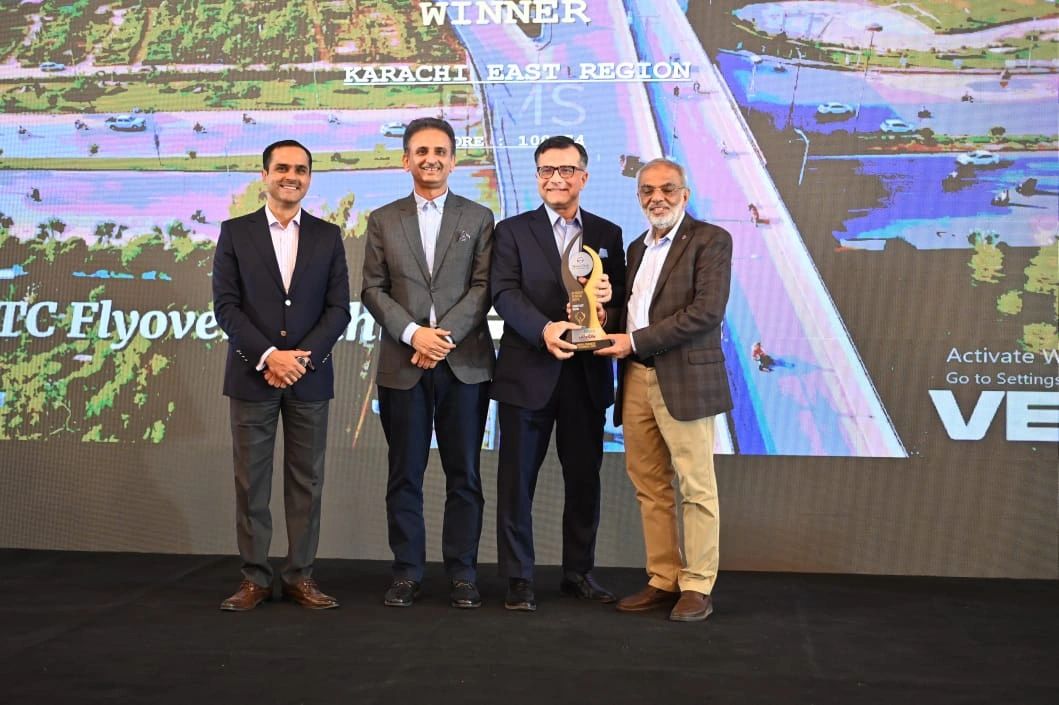 Mashkoor Khan Wins Best Regional Head Award at Meezan Bank Annual Conference