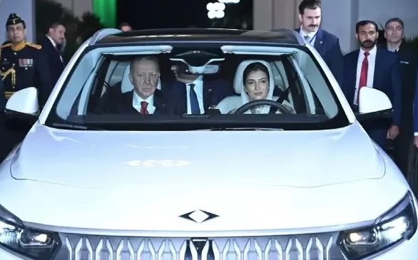 Erdogan Gifts Electric Cars to PM Shehbaz, President Zardari