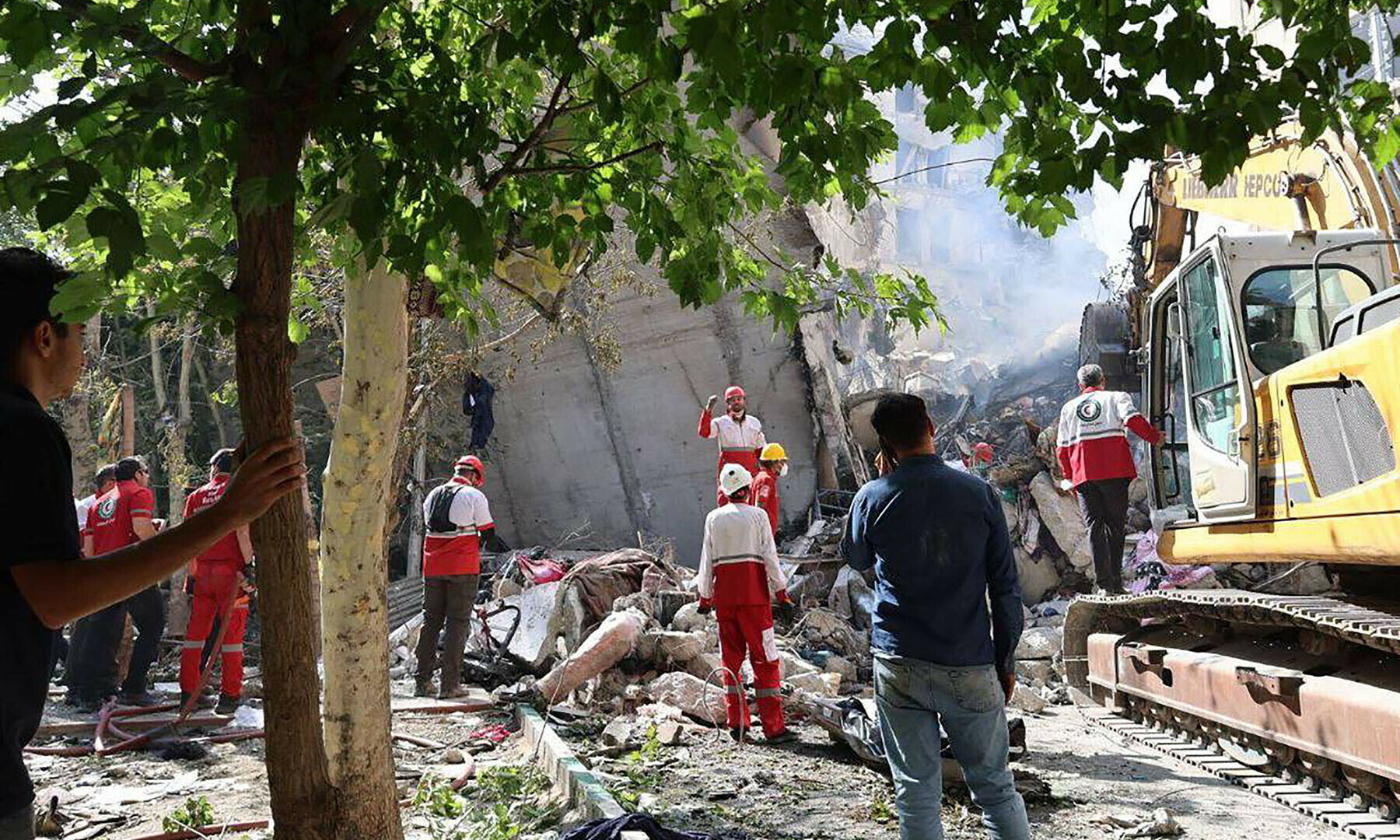 Tensions Escalate as Iran Warns of “Heavy” Retaliation After Israeli Strikes Kill Dozens