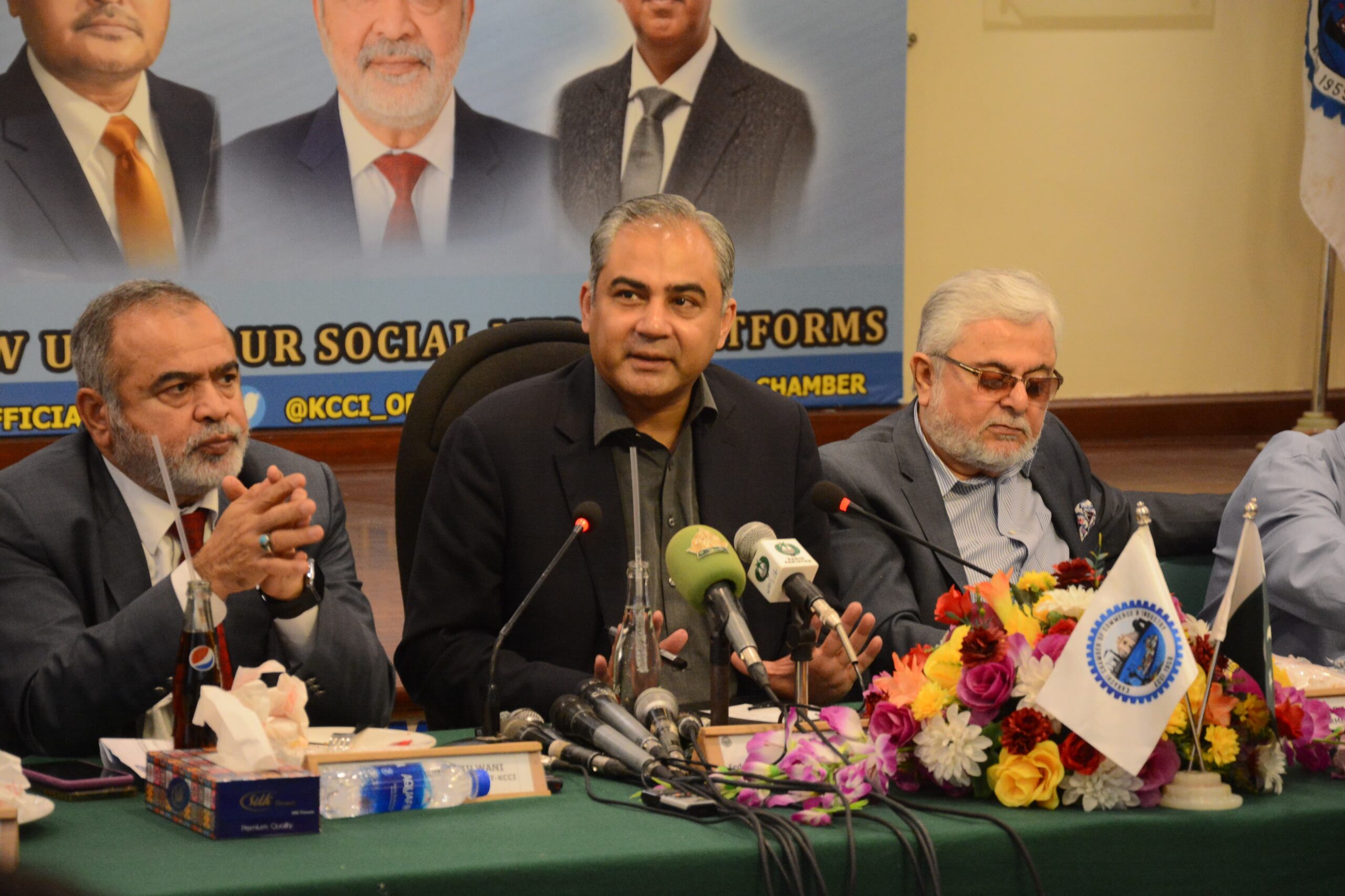 Naqvi Vows to Resolve UAE Visa Issue, Boost Passport Ranking