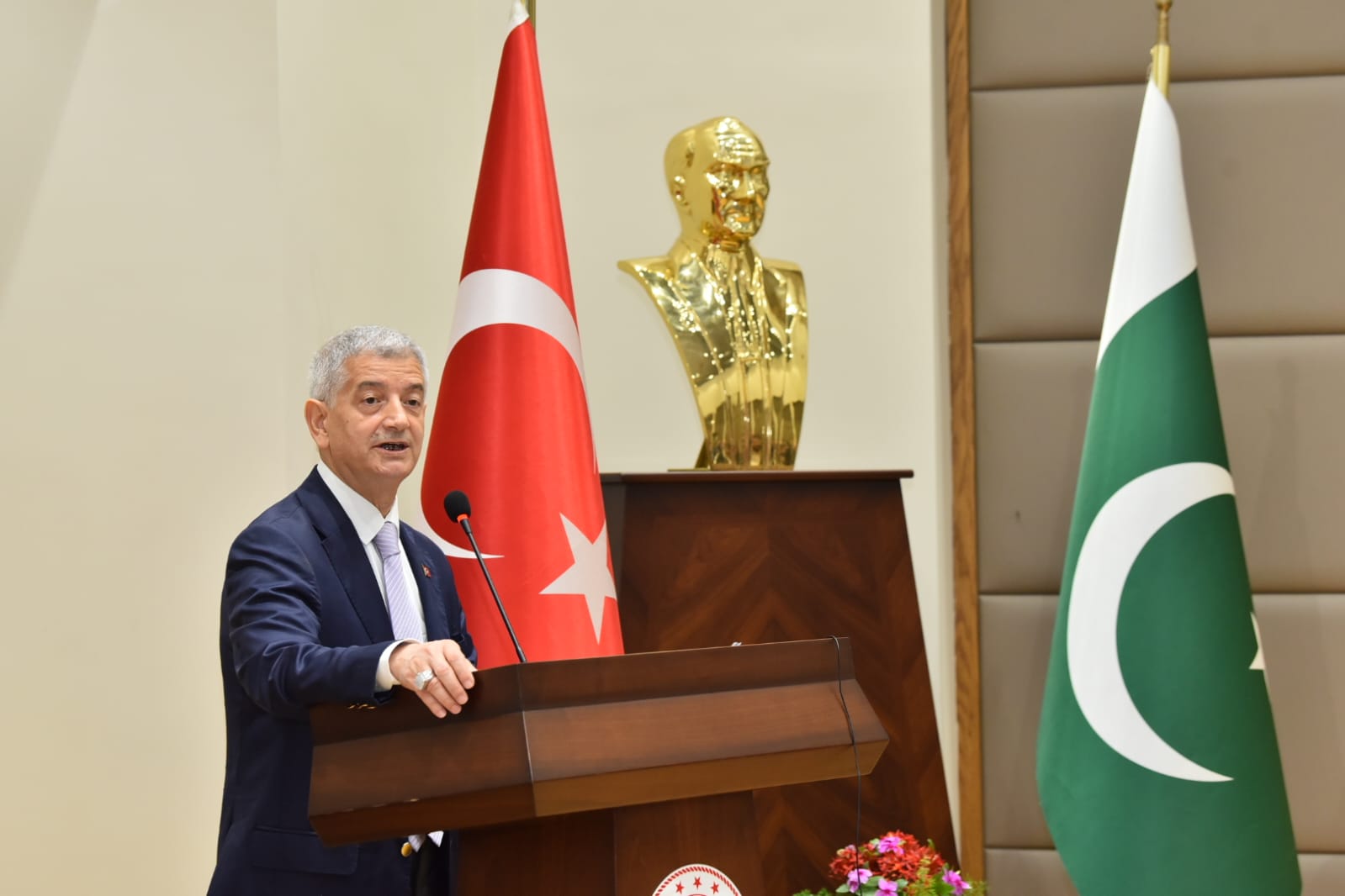 Türkiye Consulate in Karachi Marks Democracy and National Unity Day with Solemn Tribute