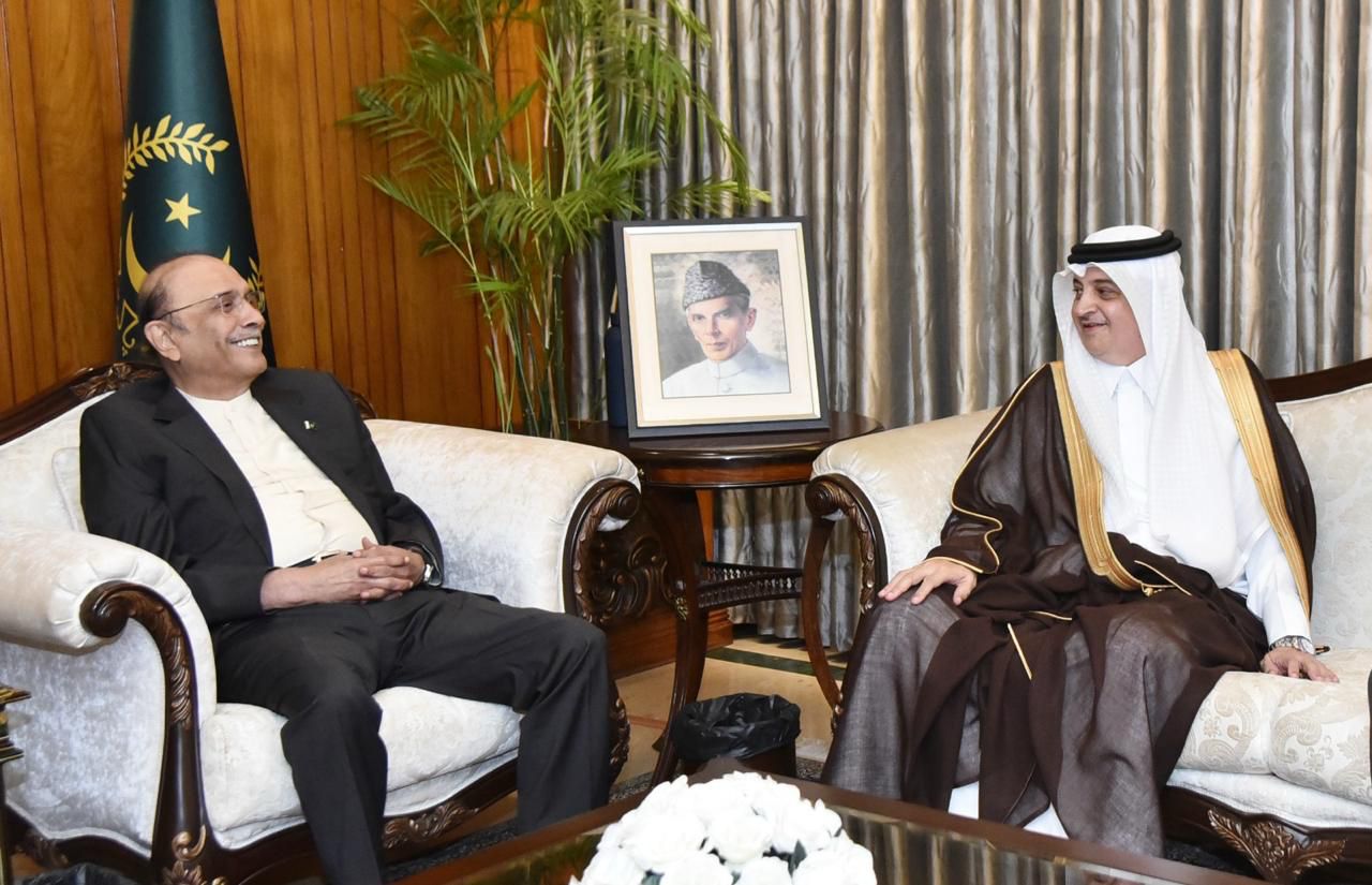 President Zardari, Saudi Envoy Discuss Boosting Ties