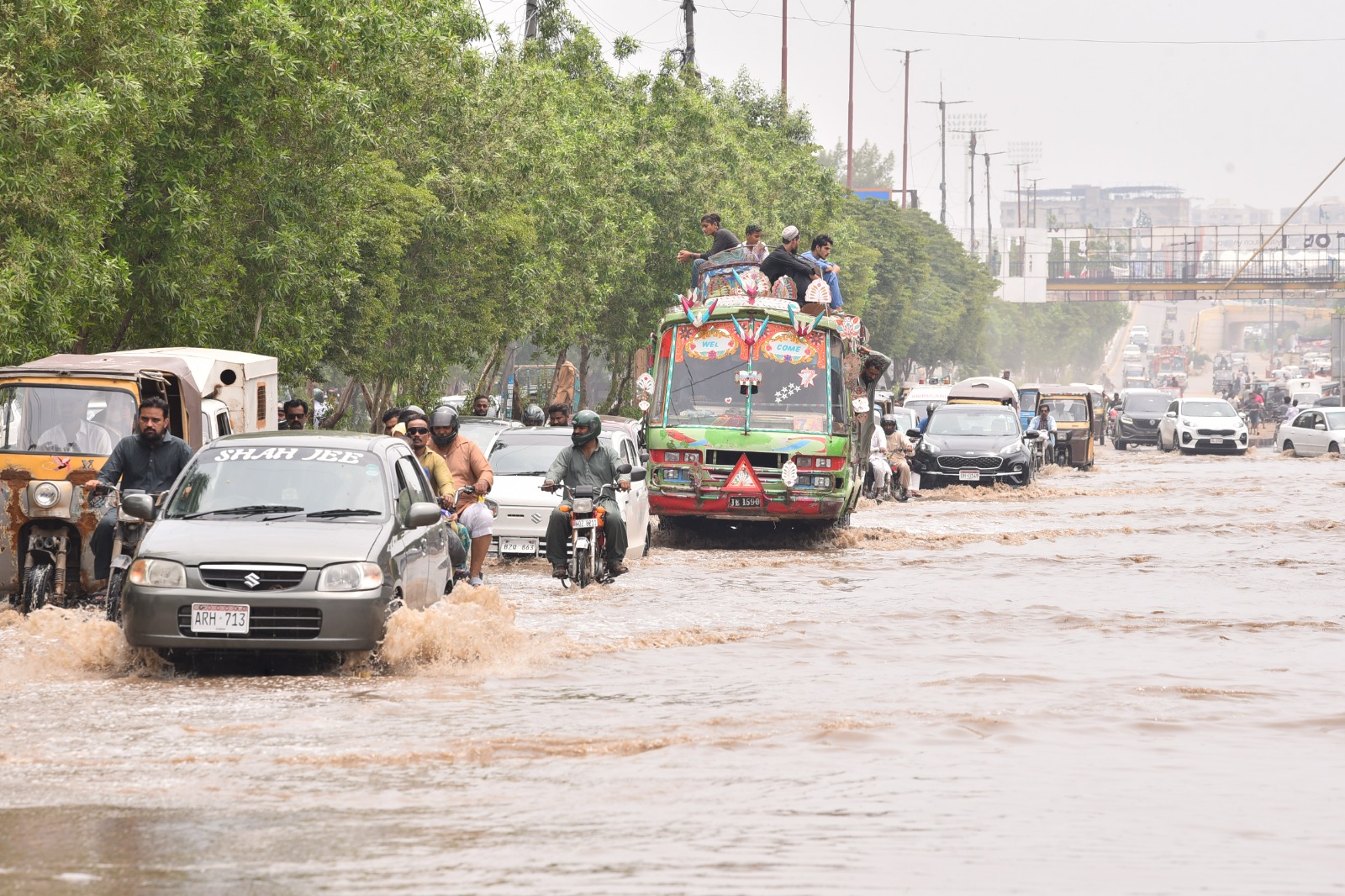 Karachi Rains: Death Toll Rises to 19 on Second Day of Monsoon Showers, Flooding and Power Outages