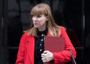 Angela Rayner Resigns as Deputy Prime Minister After Ethics Scandal, Leaving Labour in Turmoil