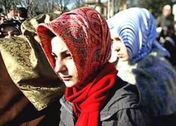 Hijab in Pakistan and Turkey: Tradition, Transformation, and Identity