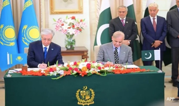 Pakistan, Kazakhstan set $1bn trade target, sign 37 agreements