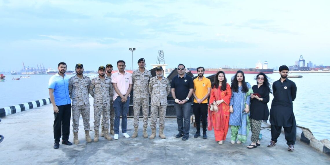 VOK, KPT Distribute Eid Gifts, Ration Bags in Karachi Drive