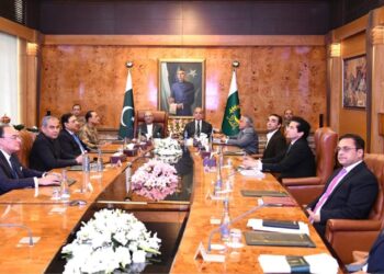 Pakistan Reviews Energy, Economic Challenges Amid Oil Crisis