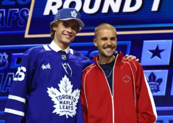 Justin Bieber at the 2026 NHL Draft alongside the Toronto Maple Leafs after Gavin McKenna was selected first overall