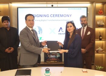 ABHI Microfinance Bank and NADRA Technologies officials signing agreement to promote digital financial services in Pakistan.