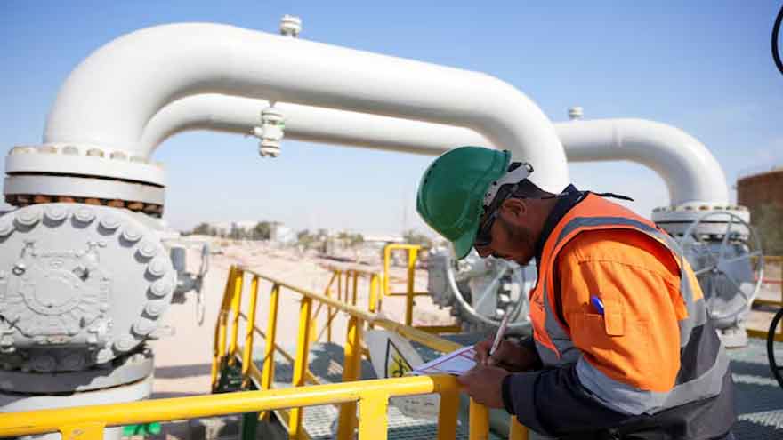 Oil facilities in Iraq following cabinet approval for strategic pipeline feasibility studies.
