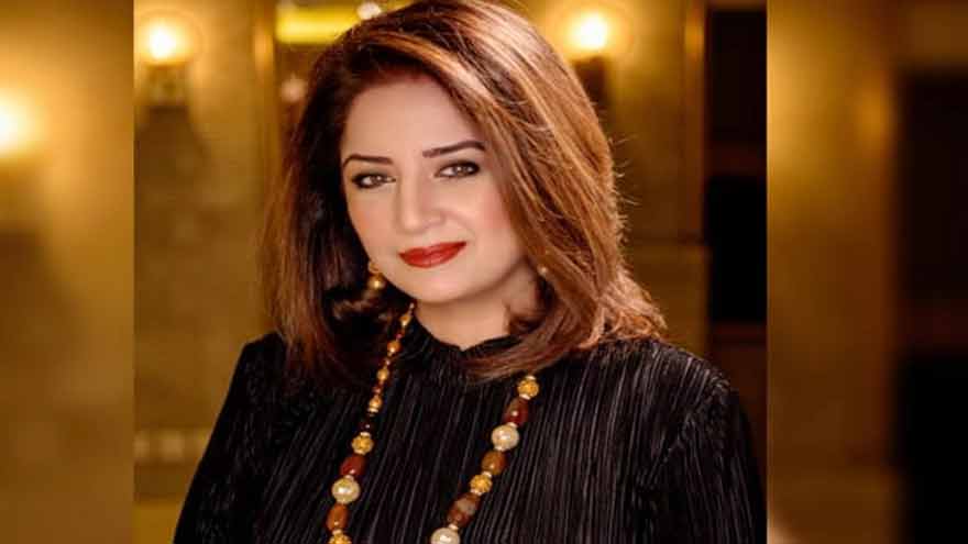 Pakistani actor Atiqa Odho paying tribute to late film director Iqbal Kashmiri during a TV programme.