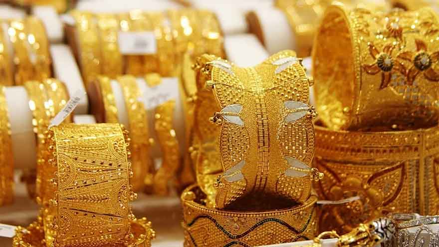 Gold jewellery displayed as Pakistan's 24-karat gold price rises to Rs429,236 per tola.