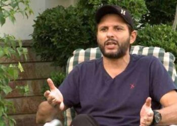 Shahid Afridi discusses Karachi’s deteriorating roads, sanitation and infrastructure during a media interview.