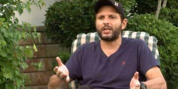 Shahid Afridi discusses Karachi’s deteriorating roads, sanitation and infrastructure during a media interview.