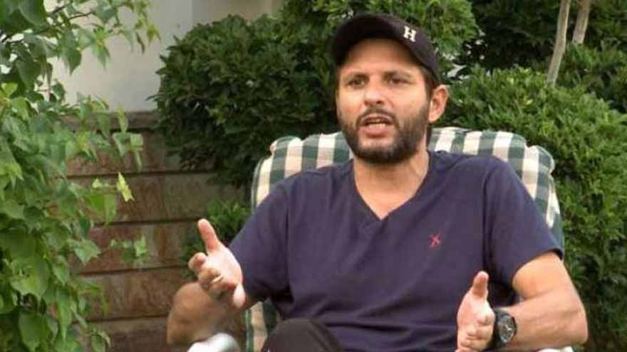 Shahid Afridi discusses Karachi’s deteriorating roads, sanitation and infrastructure during a media interview.