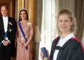 Lady Louise poses with Prince Edward and Sophie, Duchess of Edinburgh, after graduating from the University of St Andrews.