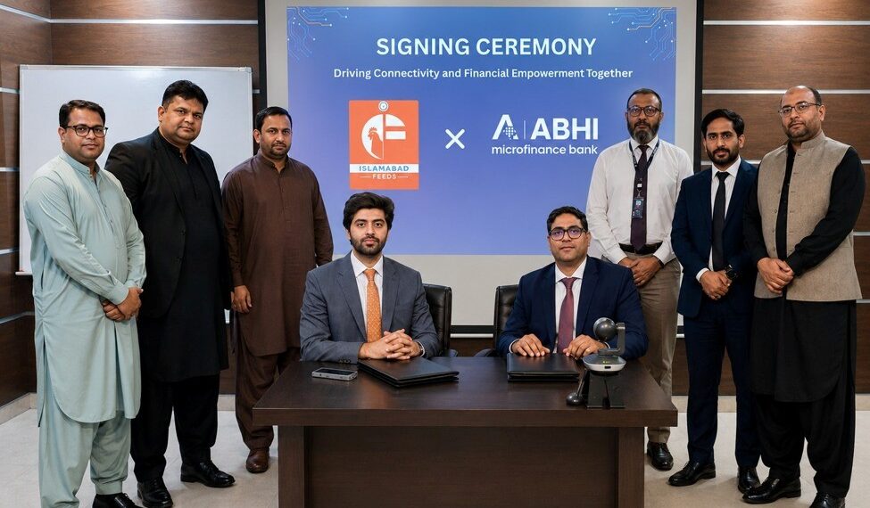 ABHI Microfinance Bank and Islamabad Feeds representatives sign an agreement to introduce Advance Salary facilities for employees in Pakistan.