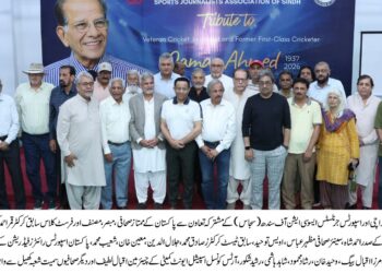 Former cricketers and journalists attend a tribute ceremony honouring Qamar Ahmed in Karachi.