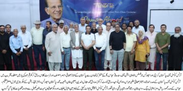 Former cricketers and journalists attend a tribute ceremony honouring Qamar Ahmed in Karachi.