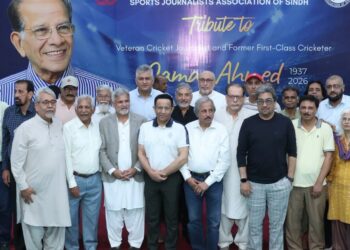 Former cricketers and journalists attend a tribute ceremony honouring Qamar Ahmed in Karachi.