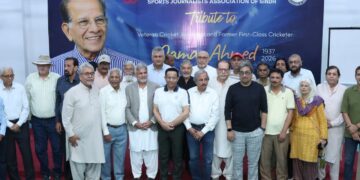 Former cricketers and journalists attend a tribute ceremony honouring Qamar Ahmed in Karachi.