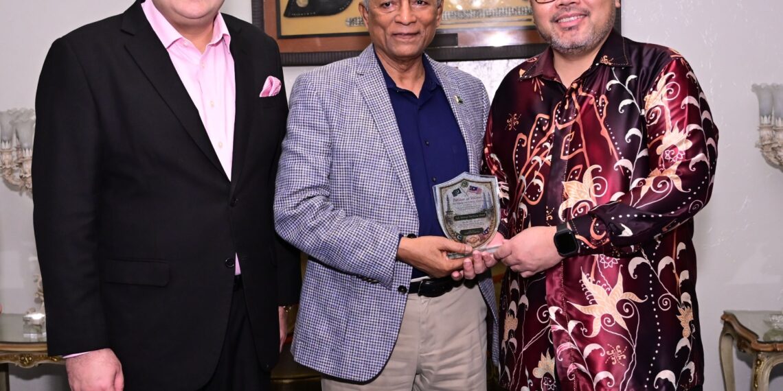 Governor Sindh Nihal Hashmi joins diplomats and guests at a farewell dinner honouring the outgoing Malaysian and Iraqi consuls general in Karachi.