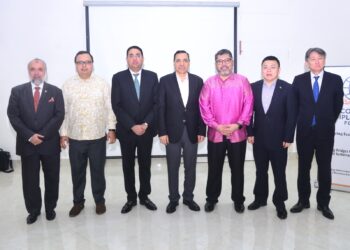 Officials and diplomats attend the Economic Diplomacy Forum's farewell breakfast for the consuls general of Malaysia and Iraq in Karachi.