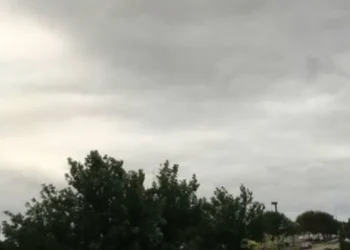 Cloudy skies over Karachi as the Meteorological Department forecasts pleasant weather and light drizzle.