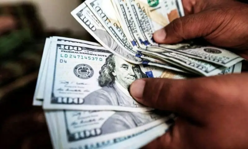 US national debt reaches a record $40 trillion amid rising government borrowing and interest costs.