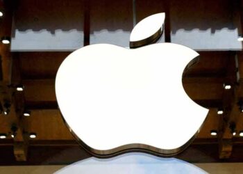 Apple logo displayed outside an Apple Store following a sharp decline in the company's share price.
