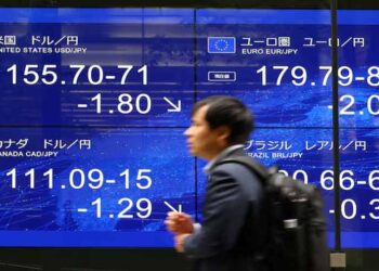 Currency market display showing the US dollar and Japanese yen exchange rates amid global market movements.