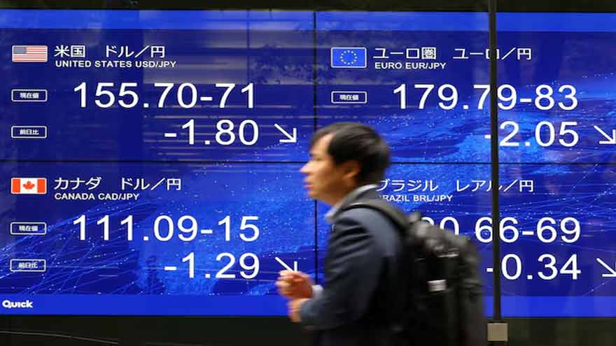 Currency market display showing the US dollar and Japanese yen exchange rates amid global market movements.