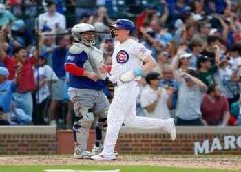 Alex Bregman hits a two-run homer during the Cubs’ 3-2 win over the Toronto Blue Jays.