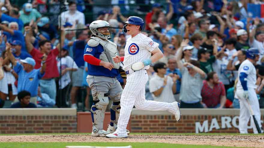 Alex Bregman hits a two-run homer during the Cubs’ 3-2 win over the Toronto Blue Jays.