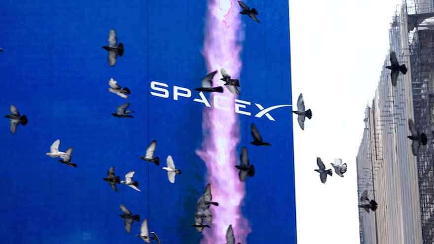 SpaceX stock trading rises after the first major lockup restrictions expire.
