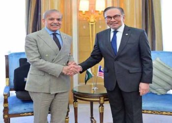 Prime Minister Shehbaz Sharif and Malaysian Prime Minister Anwar Ibrahim.