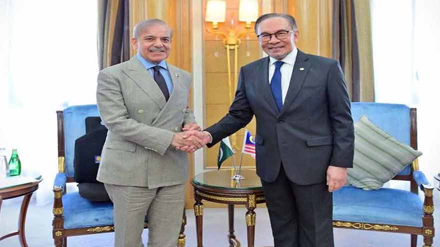 Prime Minister Shehbaz Sharif and Malaysian Prime Minister Anwar Ibrahim.
