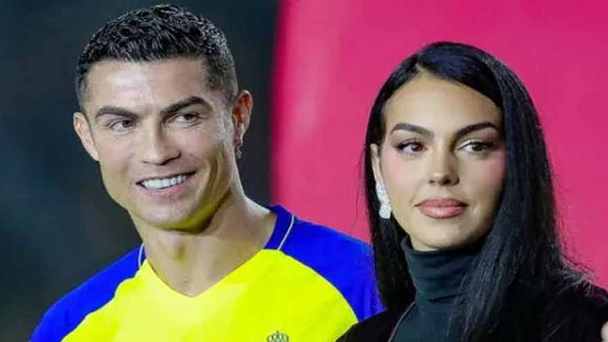 Cristiano Ronaldo and Georgina Rodriguez display their wedding rings after announcing their marriage