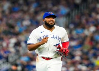 Vladimir Guerrero Jr. leaves Blue Jays game after head collision with George Lombard Jr.