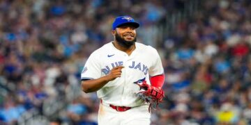 Vladimir Guerrero Jr. leaves Blue Jays game after head collision with George Lombard Jr.