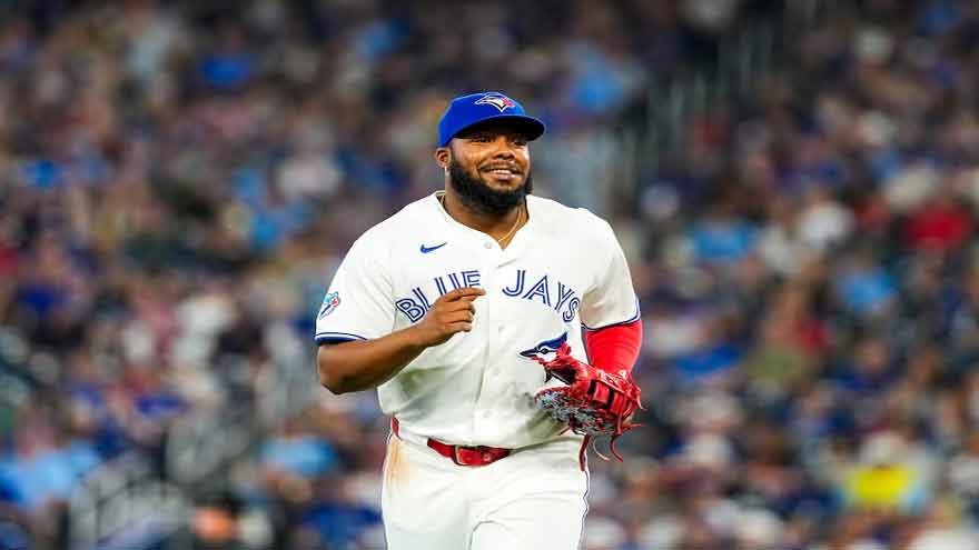Vladimir Guerrero Jr. leaves Blue Jays game after head collision with George Lombard Jr.