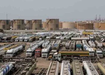 Goods transporters continue nationwide strike as government talks begin in Karachi