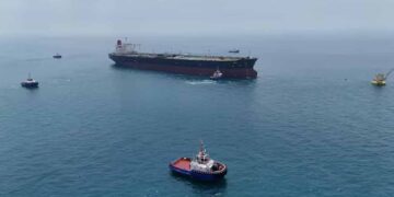 Oil prices rise amid Strait of Hormuz supply uncertainty