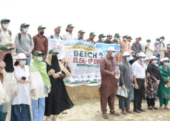 SMIU students and faculty clean Sea View Beach during Independence Day celebrations in Karachi.