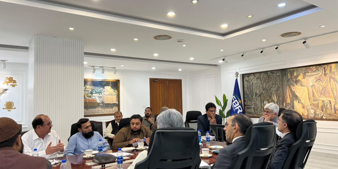 FBR Chairman Rashid Mahmood Langrial meeting Karachi traders at Customs House over the Easy Tax Scheme