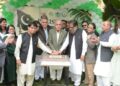 SMIU Vice Chancellor Dr Mujeeb Sahrai hoists the Pakistani flag during Independence Day celebrations in Karachi.